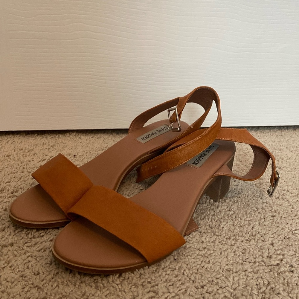 Steve Madden size a brown 1 1/2 heels